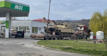 Erdélyen átvonuló Abrams tankot kaptak lencsevégre
